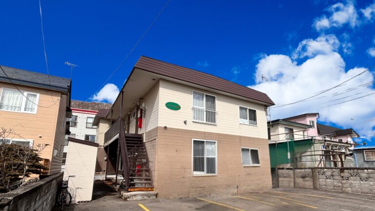 【パークウィング日新】203号室　苫小牧市日新町　1LDK　